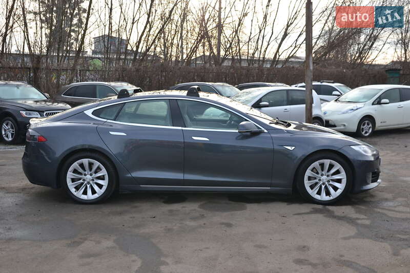 Лифтбек Tesla Model S 2016 в Луцке