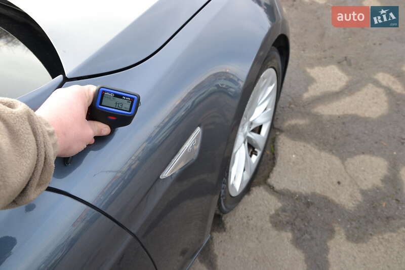 Лифтбек Tesla Model S 2016 в Луцке