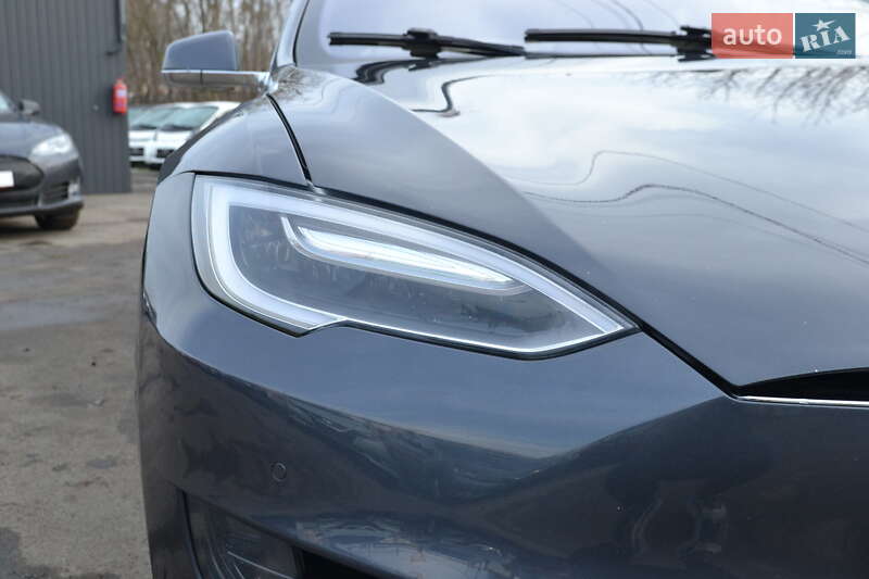 Лифтбек Tesla Model S 2016 в Луцке