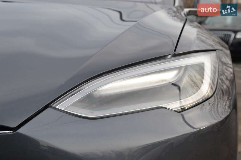 Лифтбек Tesla Model S 2016 в Луцке