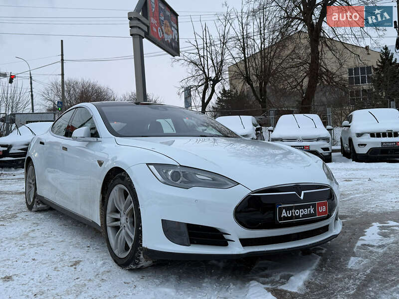 Лифтбек Tesla Model S 2015 в Виннице