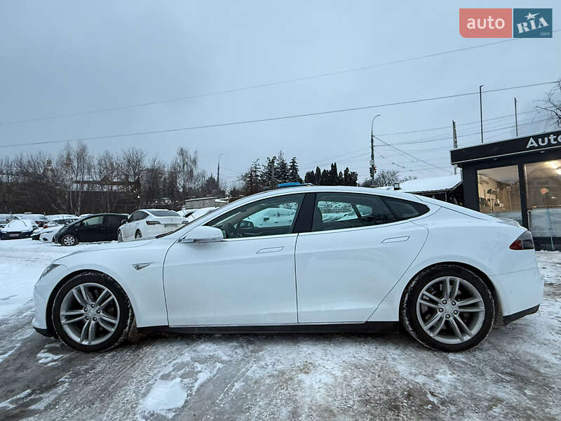 Лифтбек Tesla Model S 2015 в Виннице