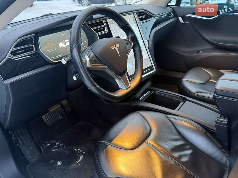 Лифтбек Tesla Model S 2015 в Виннице