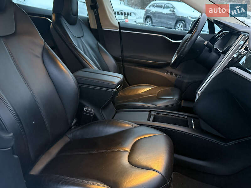 Лифтбек Tesla Model S 2015 в Виннице