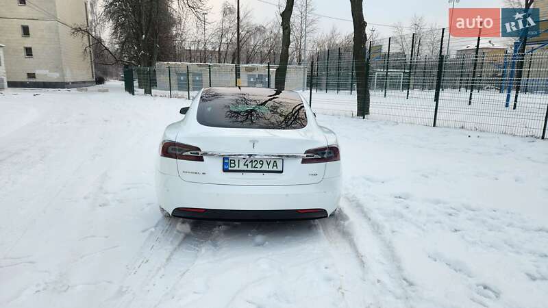 Лифтбек Tesla Model S 2018 в Киеве
