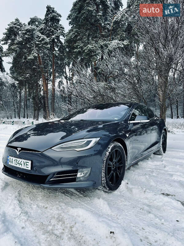 Лифтбек Tesla Model S 2020 в Киеве фото Лифтбек Tesla Model S 2020 в Киеве