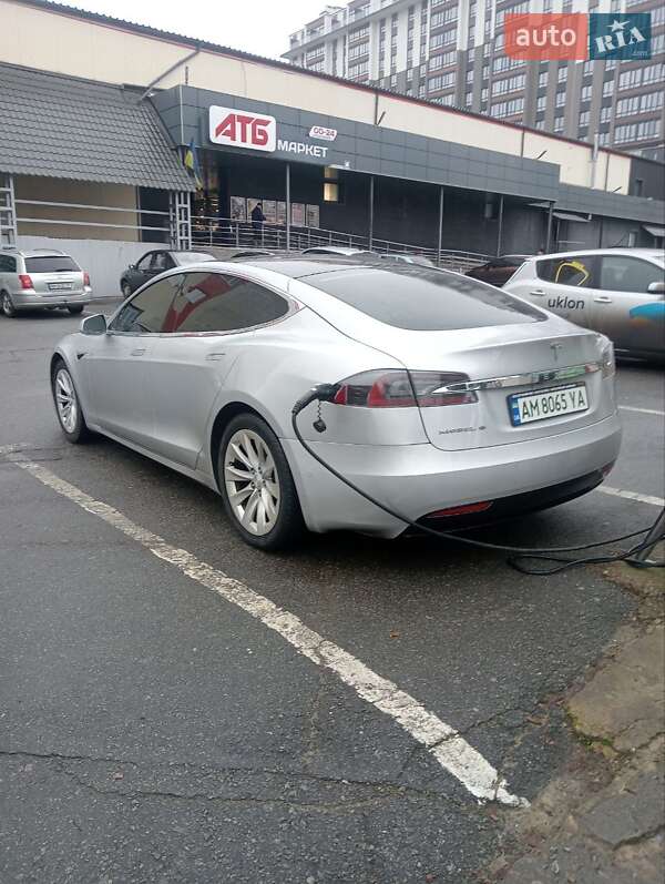 Лифтбек Tesla Model S 2017 в Житомире