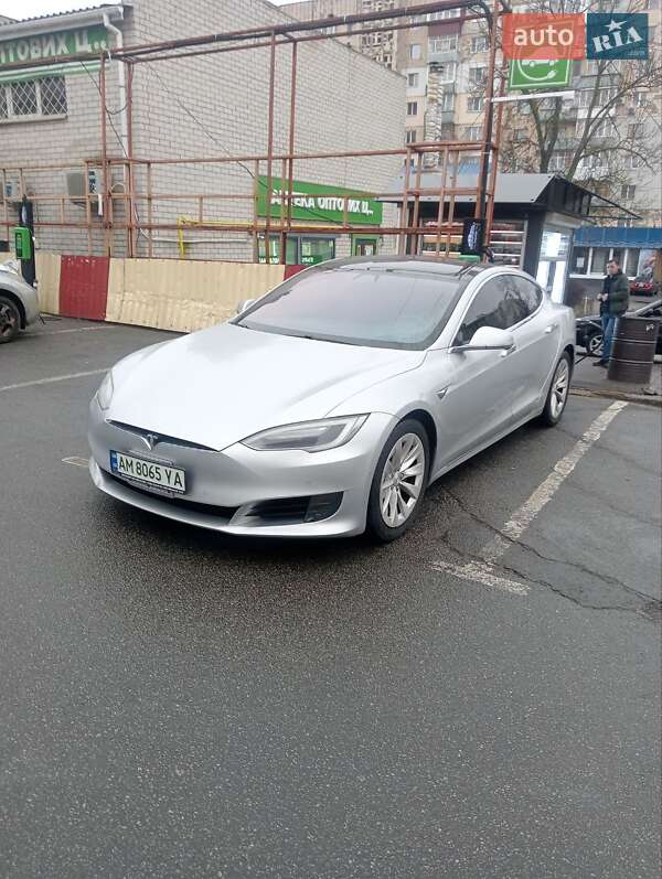 Лифтбек Tesla Model S 2017 в Житомире