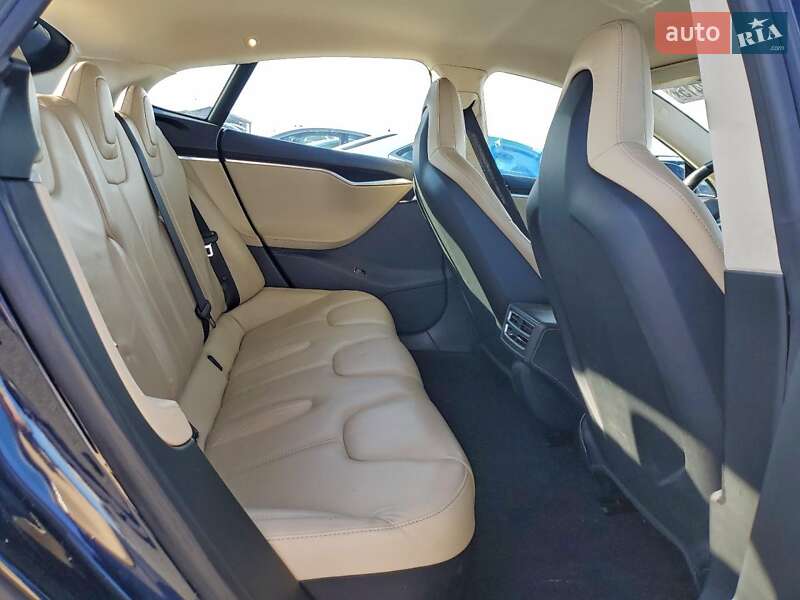 Лифтбек Tesla Model S 2014 в Полтаве