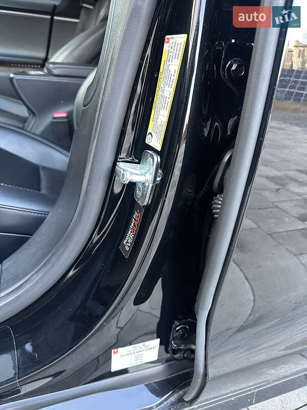 Лифтбек Tesla Model S 2019 в Киеве