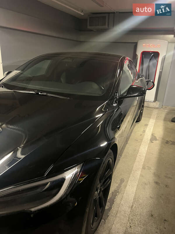 Лифтбек Tesla Model S 2019 в Киеве