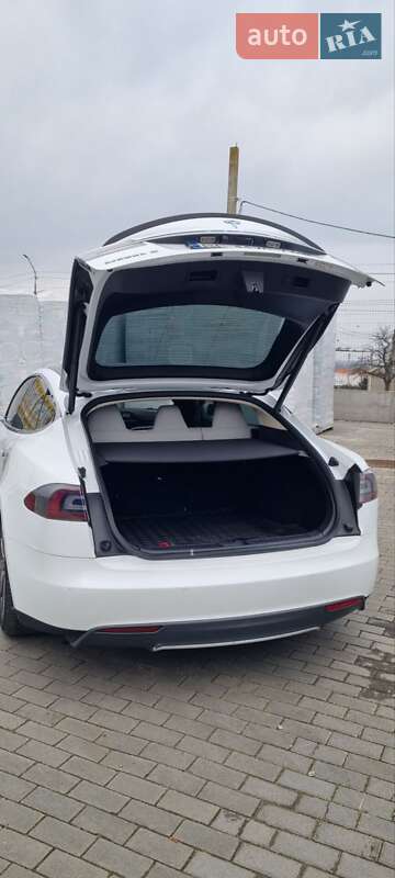 Лифтбек Tesla Model S 2014 в Николаеве