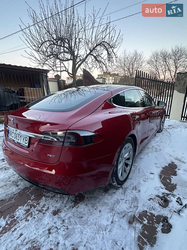 Лифтбек Tesla Model S 2016 в Луцке