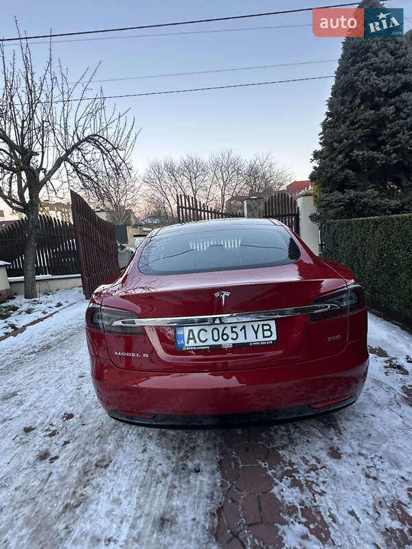 Лифтбек Tesla Model S 2016 в Луцке