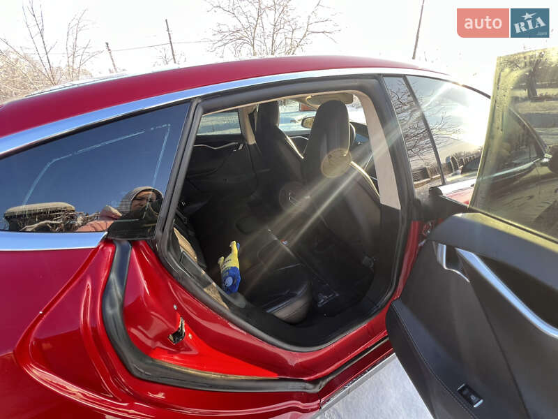 Лифтбек Tesla Model S 2015 в Белой Церкви фото 28 Лифтбек Tesla Model S 2015 в Белой Церкви