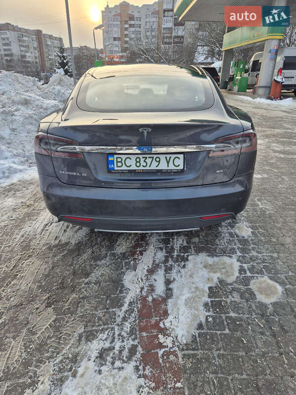 Лифтбек Tesla Model S 2015 в Львове