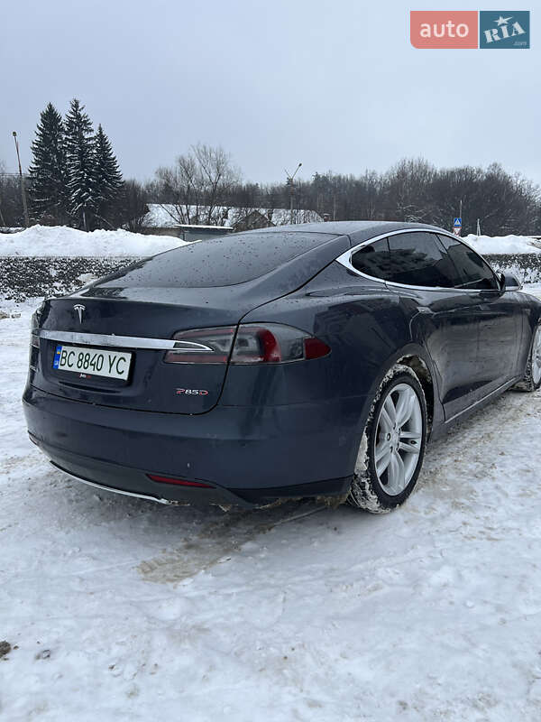 Лифтбек Tesla Model S 2015 в Львове
