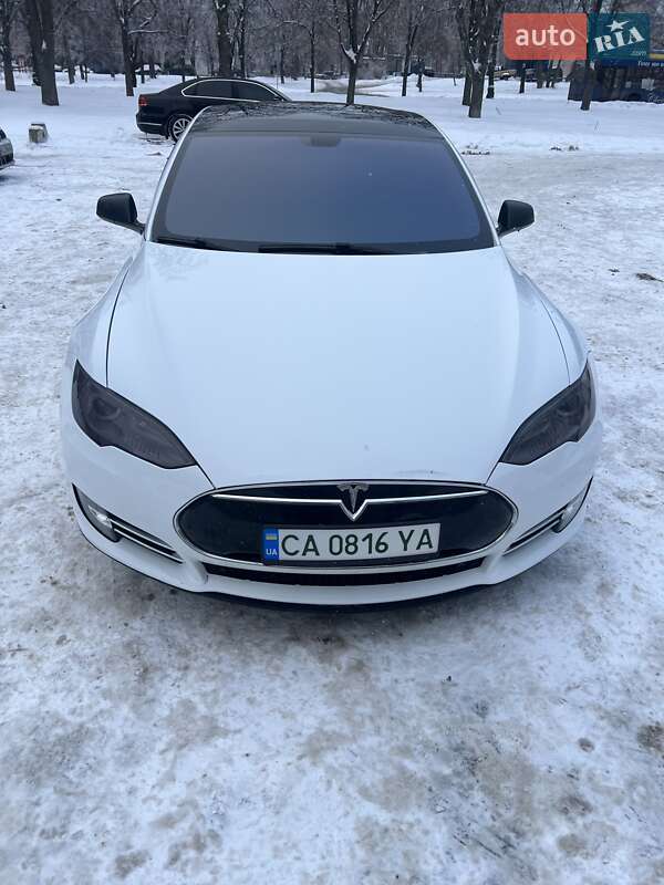 Лифтбек Tesla Model S 2014 в Киеве