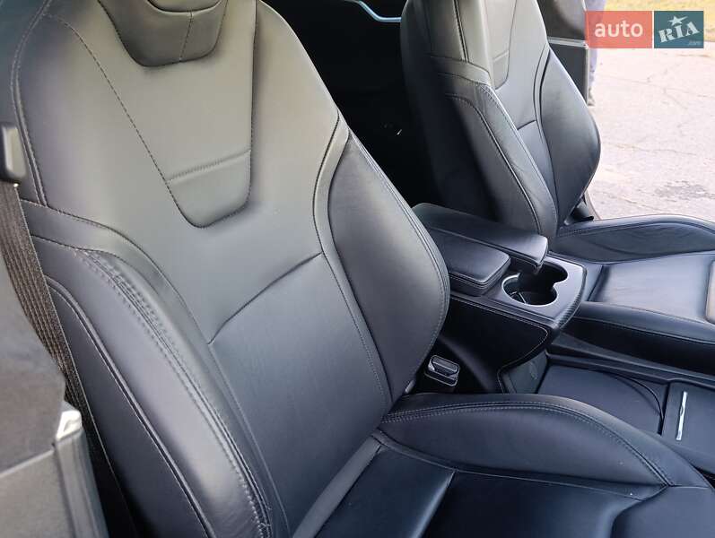 Лифтбек Tesla Model S 2016 в Вознесенске