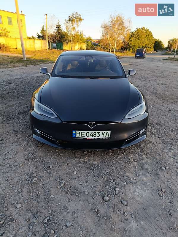 Tesla Model S 2016