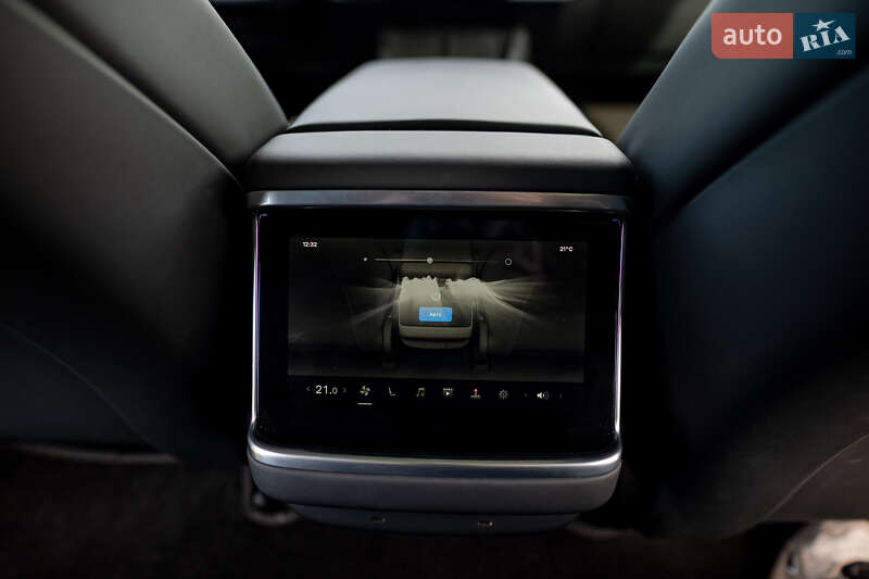 Лифтбек Tesla Model S 2022 в Львове