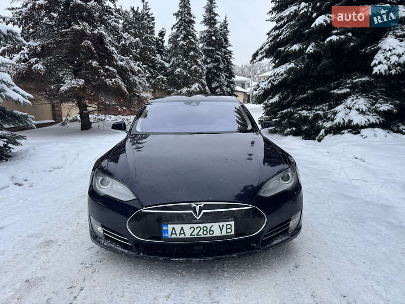 Лифтбек Tesla Model S 2015 в Киеве фото 12 Лифтбек Tesla Model S 2015 в Киеве