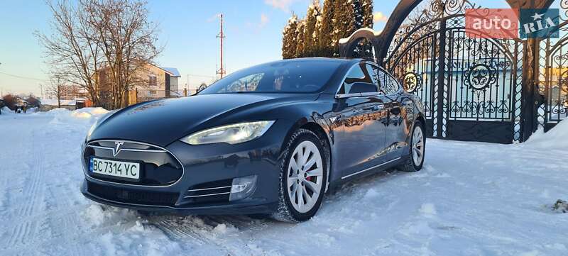 Tesla Model S 2015