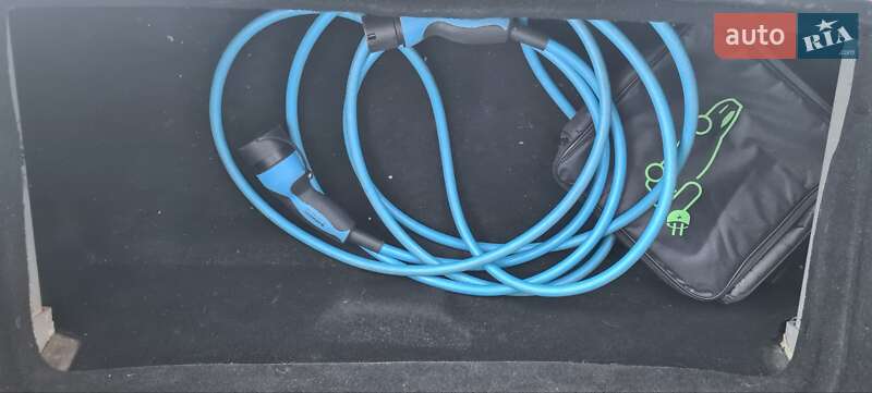 Лифтбек Tesla Model S 2015 в Нововолынске