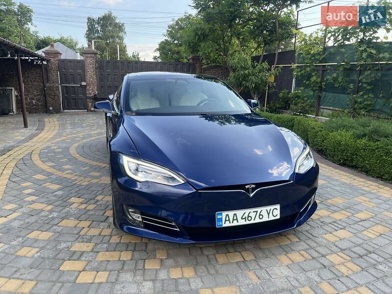 Лифтбек Tesla Model S 2018 в Киеве