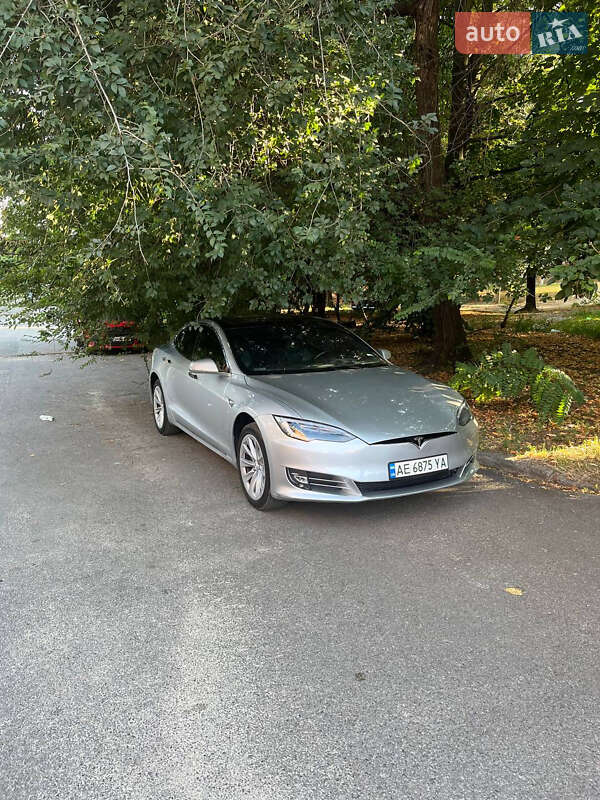 Ліфтбек Tesla Model S 2017 в Дніпрі