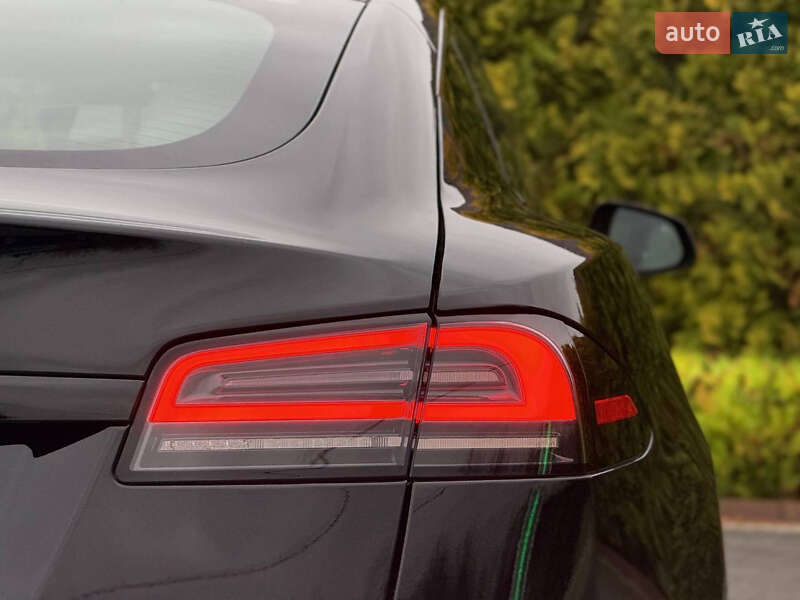 Лифтбек Tesla Model S 2023 в Стрые