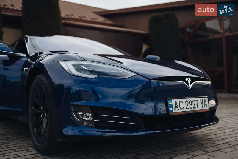 Лифтбек Tesla Model S 2017 в Львове