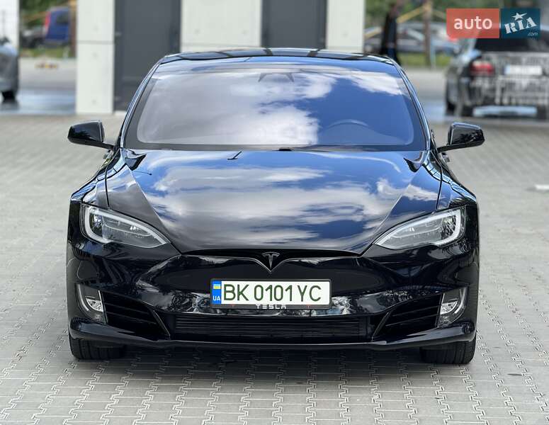 Ліфтбек Tesla Model S 2018 в Рівному
