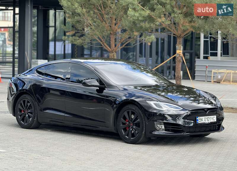 Ліфтбек Tesla Model S 2018 в Рівному