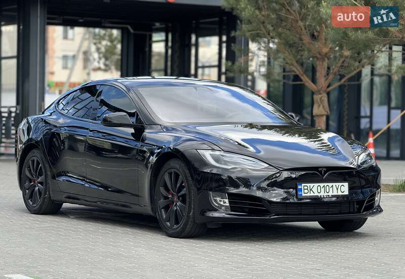 Ліфтбек Tesla Model S 2018 в Рівному