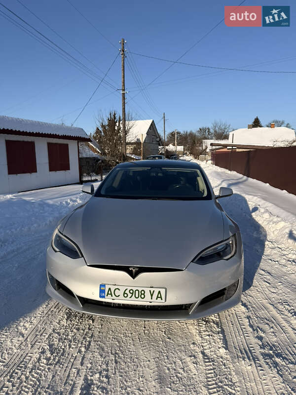 Ліфтбек Tesla Model S 2016 в Володимирі