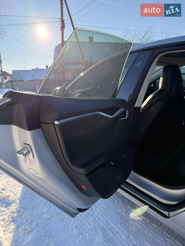Ліфтбек Tesla Model S 2016 в Володимирі
