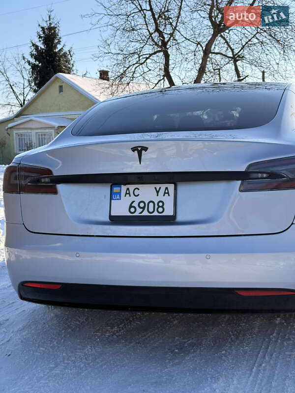 Ліфтбек Tesla Model S 2016 в Володимирі