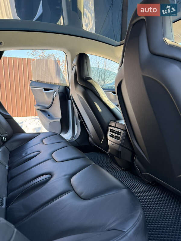 Ліфтбек Tesla Model S 2016 в Володимирі