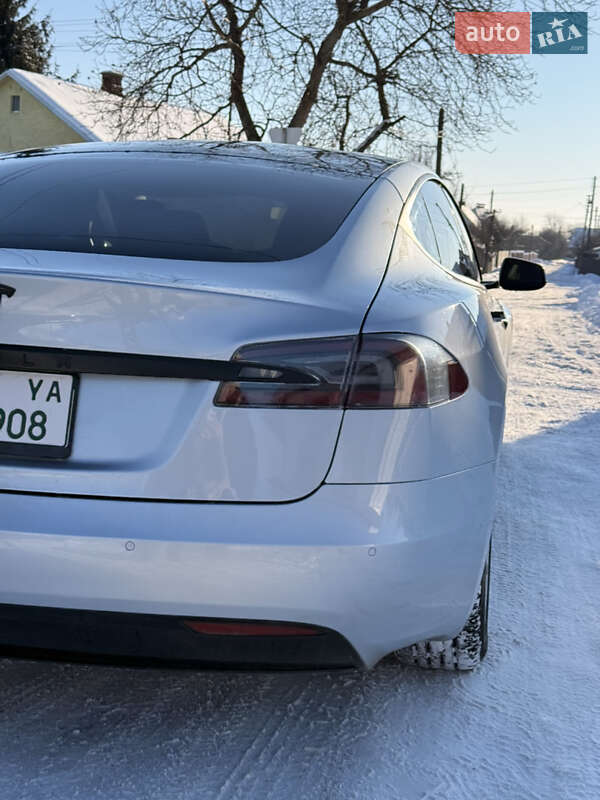 Ліфтбек Tesla Model S 2016 в Володимирі