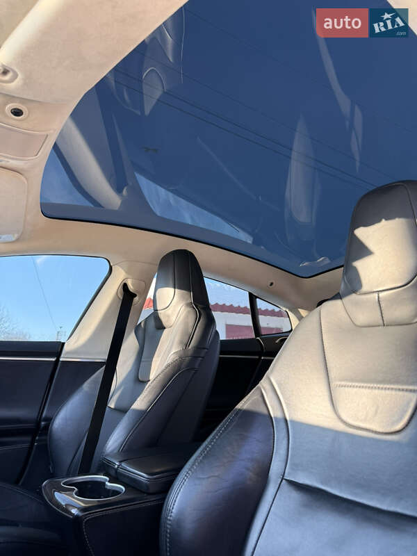 Ліфтбек Tesla Model S 2016 в Володимирі