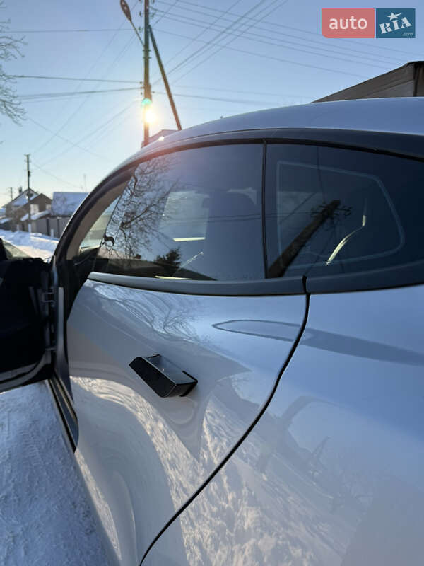 Ліфтбек Tesla Model S 2016 в Володимирі