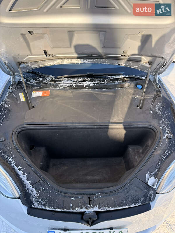 Ліфтбек Tesla Model S 2016 в Володимирі