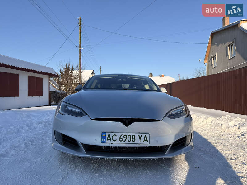 Ліфтбек Tesla Model S 2016 в Володимирі
