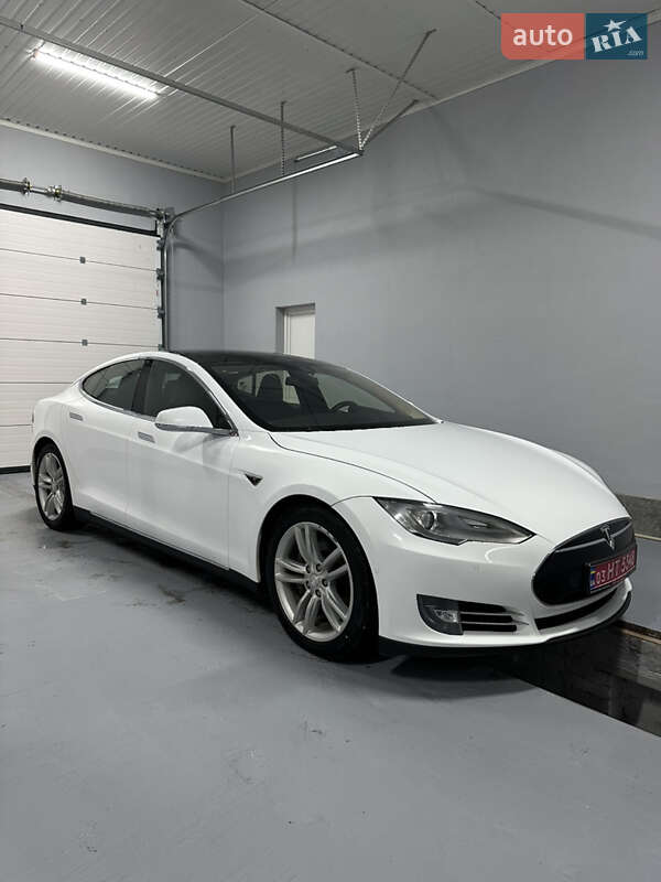 Лифтбек Tesla Model S 2015 в Миргороде фото 16 Лифтбек Tesla Model S 2015 в Миргороде