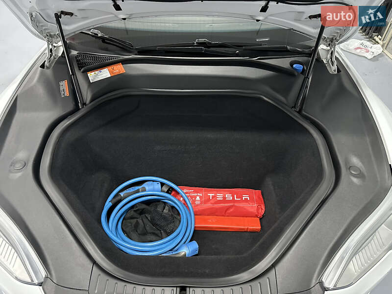 Лифтбек Tesla Model S 2015 в Миргороде фото 35 Лифтбек Tesla Model S 2015 в Миргороде