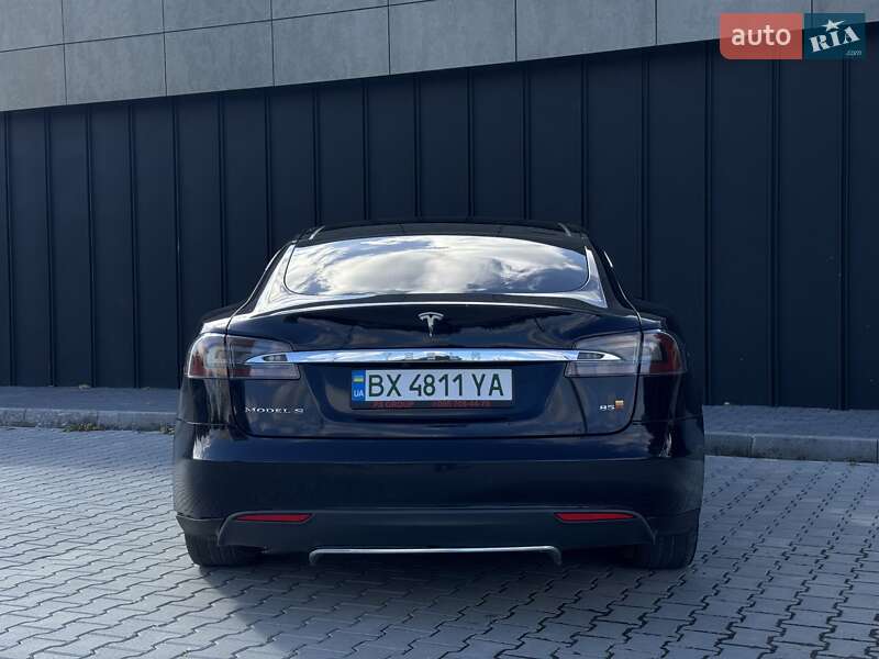 Лифтбек Tesla Model S 2013 в Каменец-Подольском
