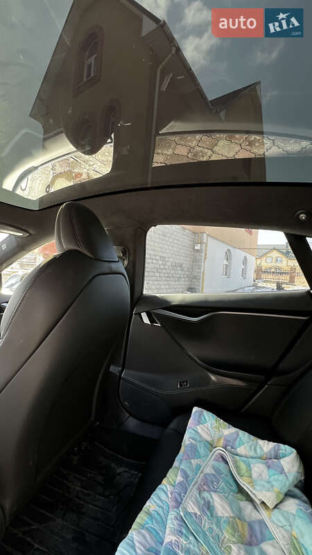 Лифтбек Tesla Model S 2020 в Ровно