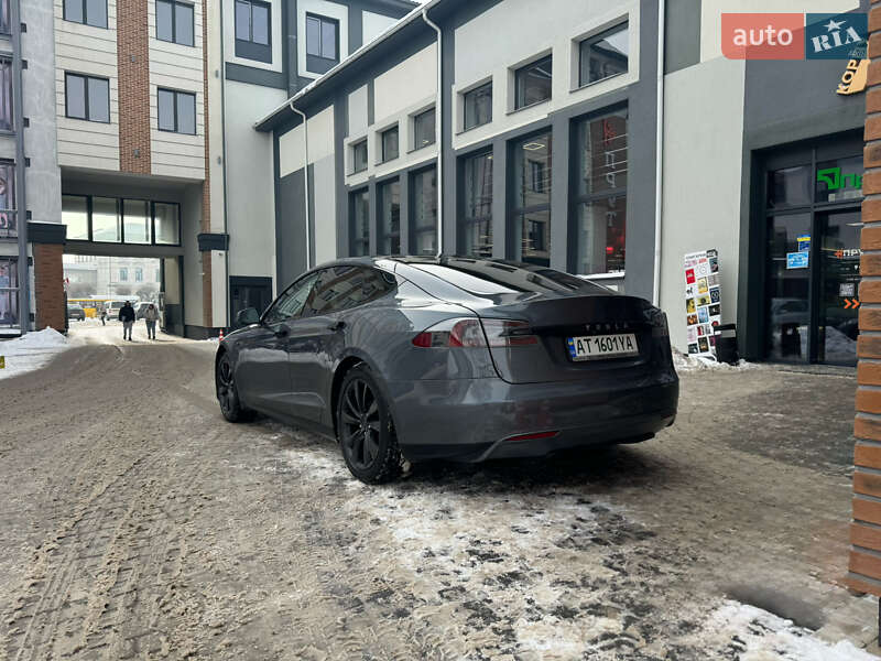 Лифтбек Tesla Model S 2014 в Коломые