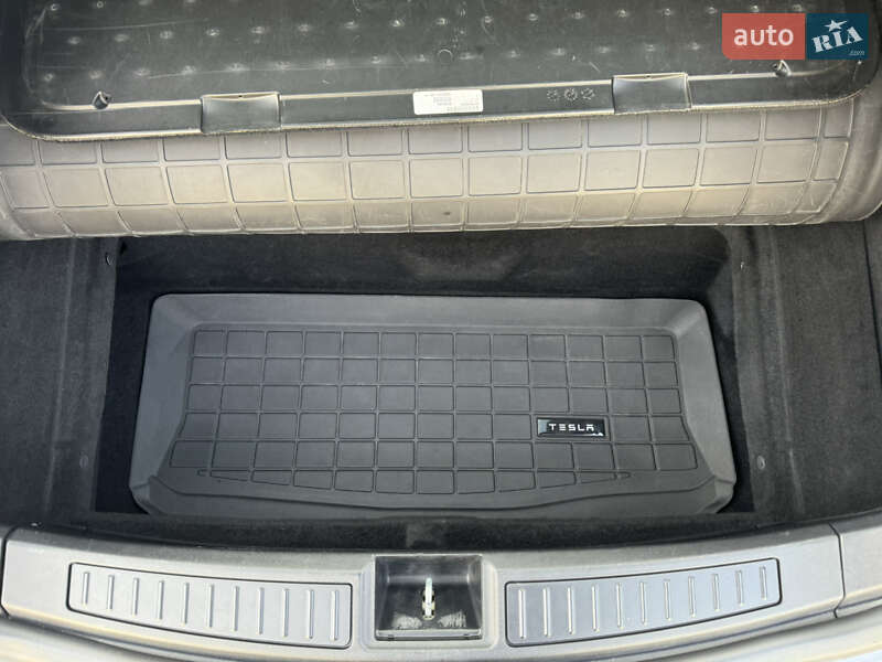 Лифтбек Tesla Model S 2014 в Коломые